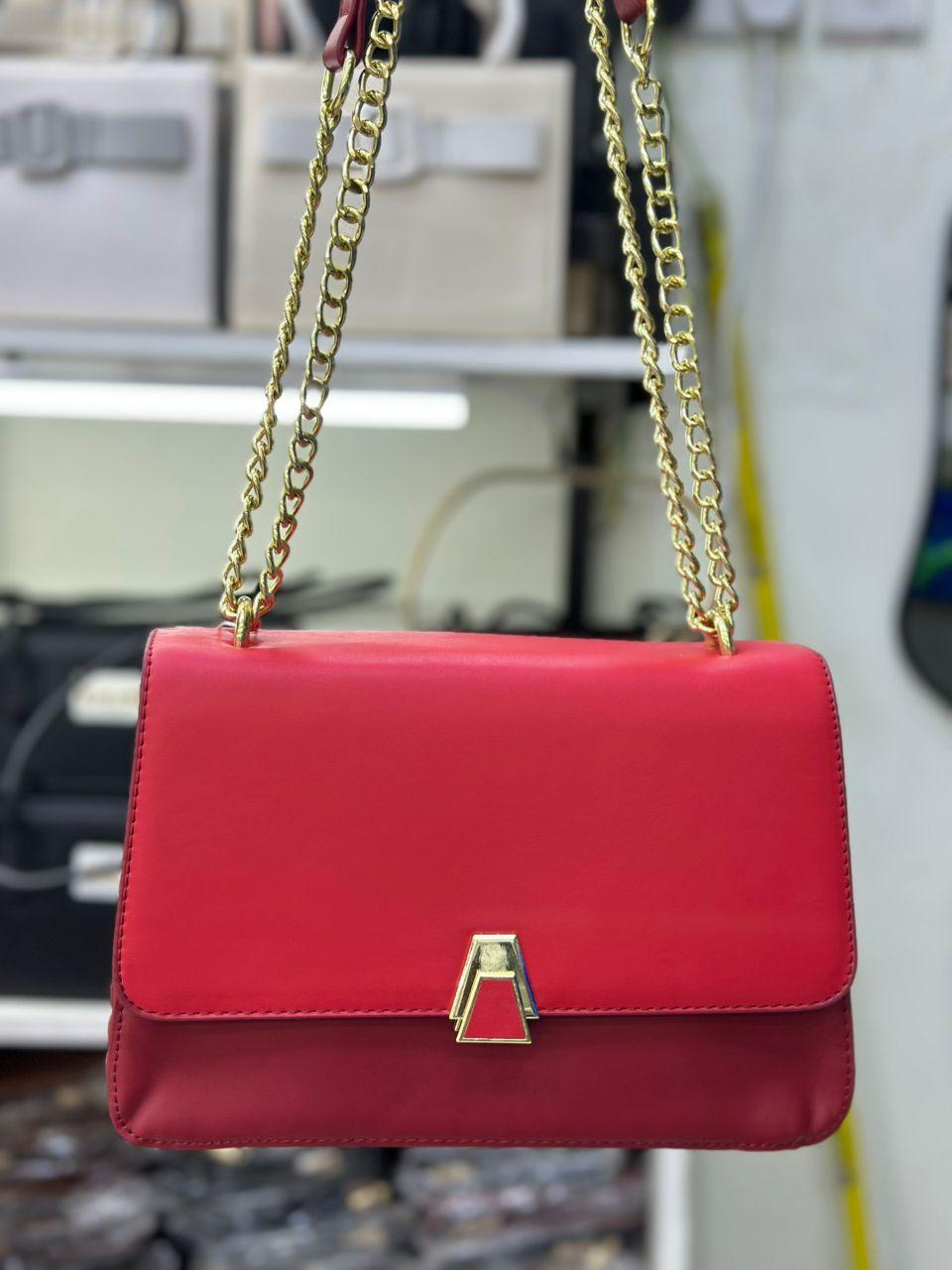 A picture of Ladies chain Shoulder bags