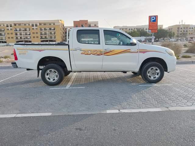 A picture of Toyota Hilux pic up 2009 watsapp 0551513562
