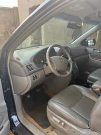 A picture of Toyota sienna 2005