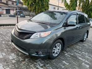 A picture of Clean 2014 sienna Fullest option with clean title Price 10