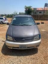 A picture of Toyota Sienna 2002