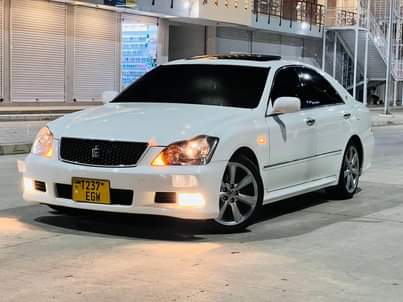 A picture of Crown Recently registered Sunroof