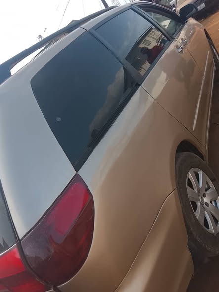 A picture of 2005 Toyota sienna for sale