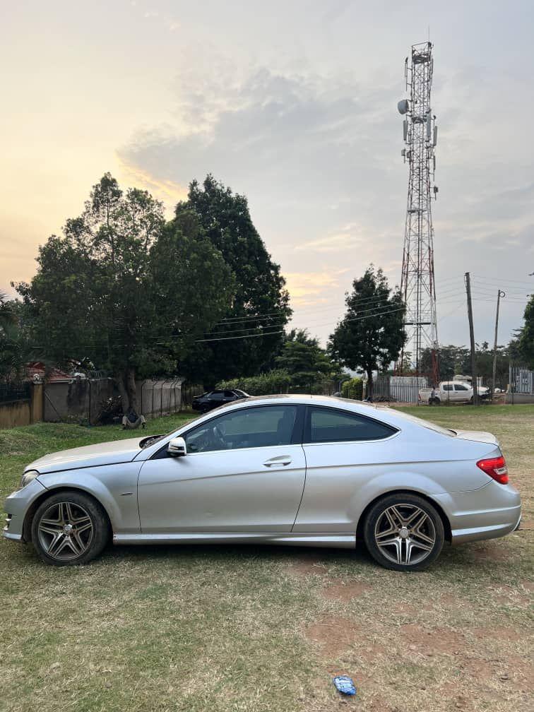 A picture of MERCEDES BENZ C200