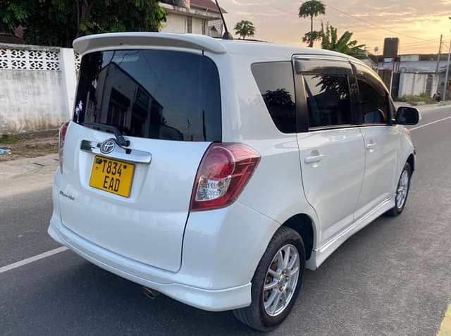 A picture of TOYOTA RACTIC ON SALE