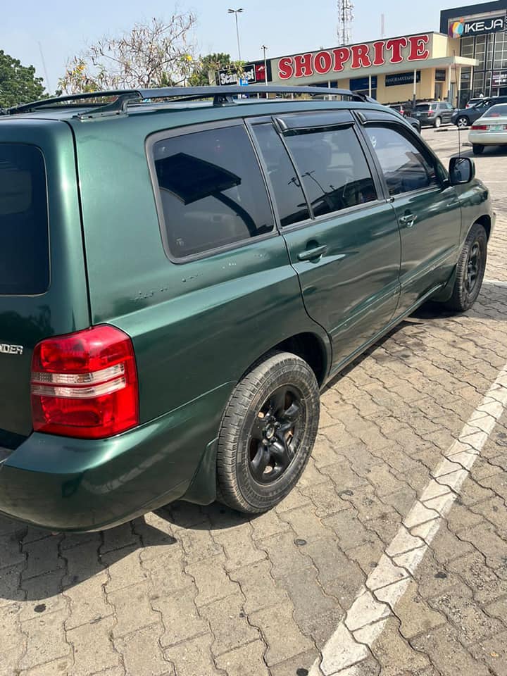 A picture of Toyota Highlander 2004