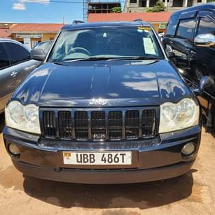 A picture of JEEP CHEROKEE 2010 32M