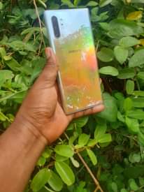 A picture of Samsung note 10