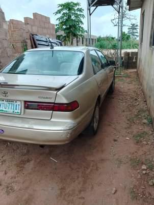 A picture of Toyota Camry Tiny light 99 First Body Everything works perfectly