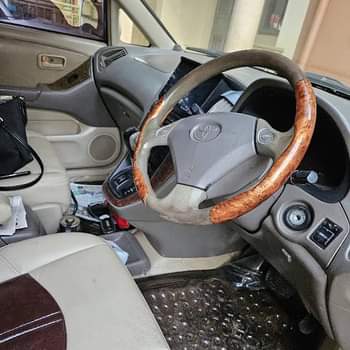 A picture of TOYOTA HARRIER UAU PRICE 18.5M WSTUP0759539100 CALL0776717226
