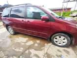 A picture of Clean freshly baked Nigerian used 2005 Toyota sienna for sale