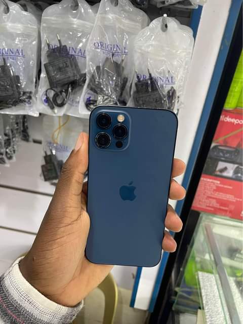 A picture of iPhone 12 Pro 256gb at 1 2m