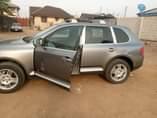 A picture of car product Porsche cayenne year 2005 model 2005 jeep uses
