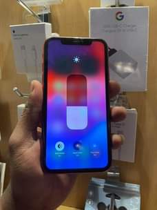 A picture of Iphone 11 64gb 0749063894