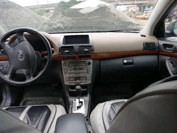 A picture of 2006 Toyota Avensis