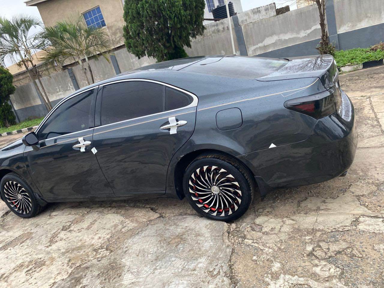 A picture of LEXUS ES 350