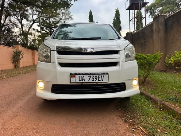 A picture of Toyota Noah