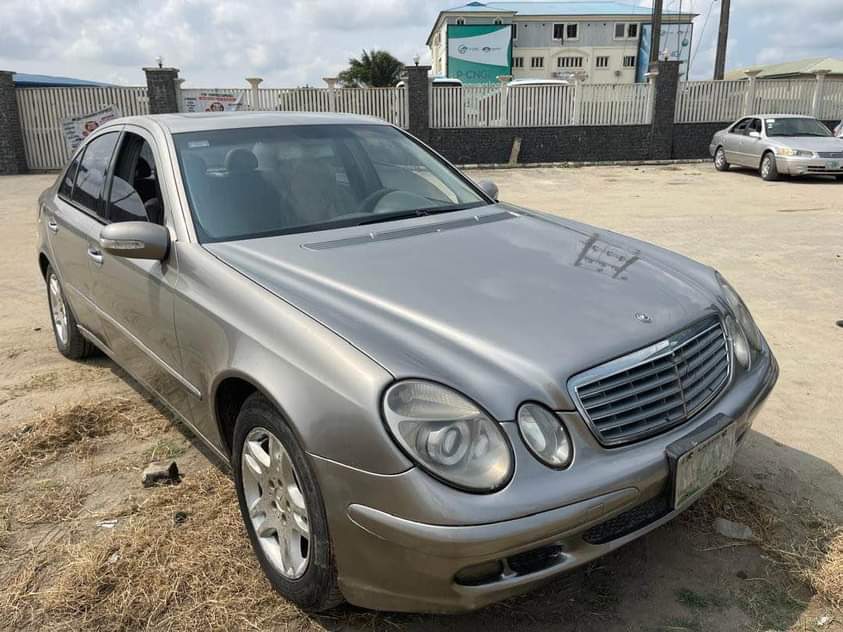 A picture of Mercedes Benz E320 2004