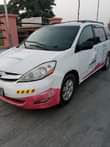 A picture of Toyota Sienna 06