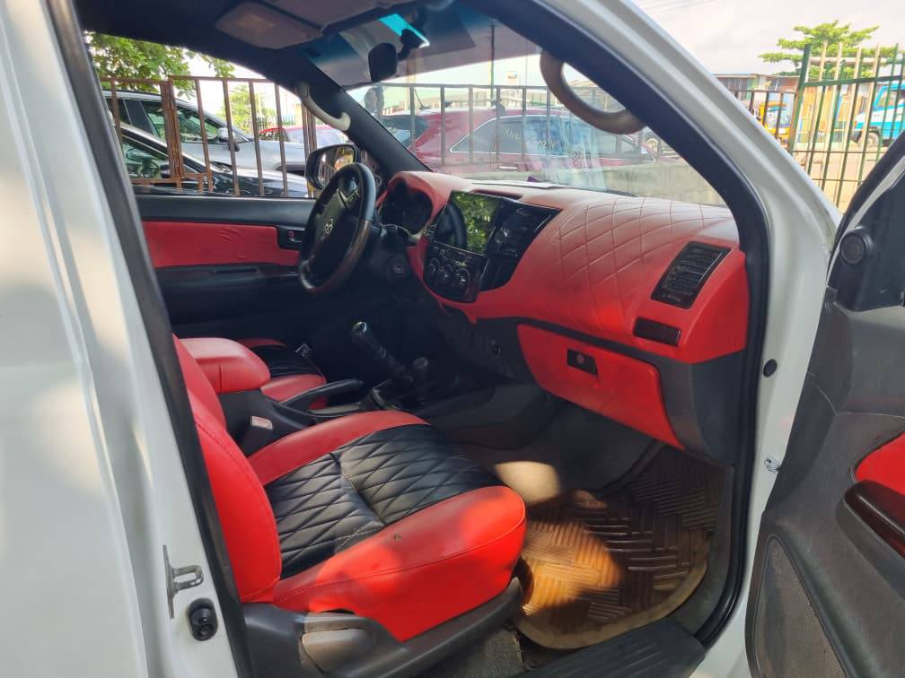 A picture of 2013 Toyota hilux