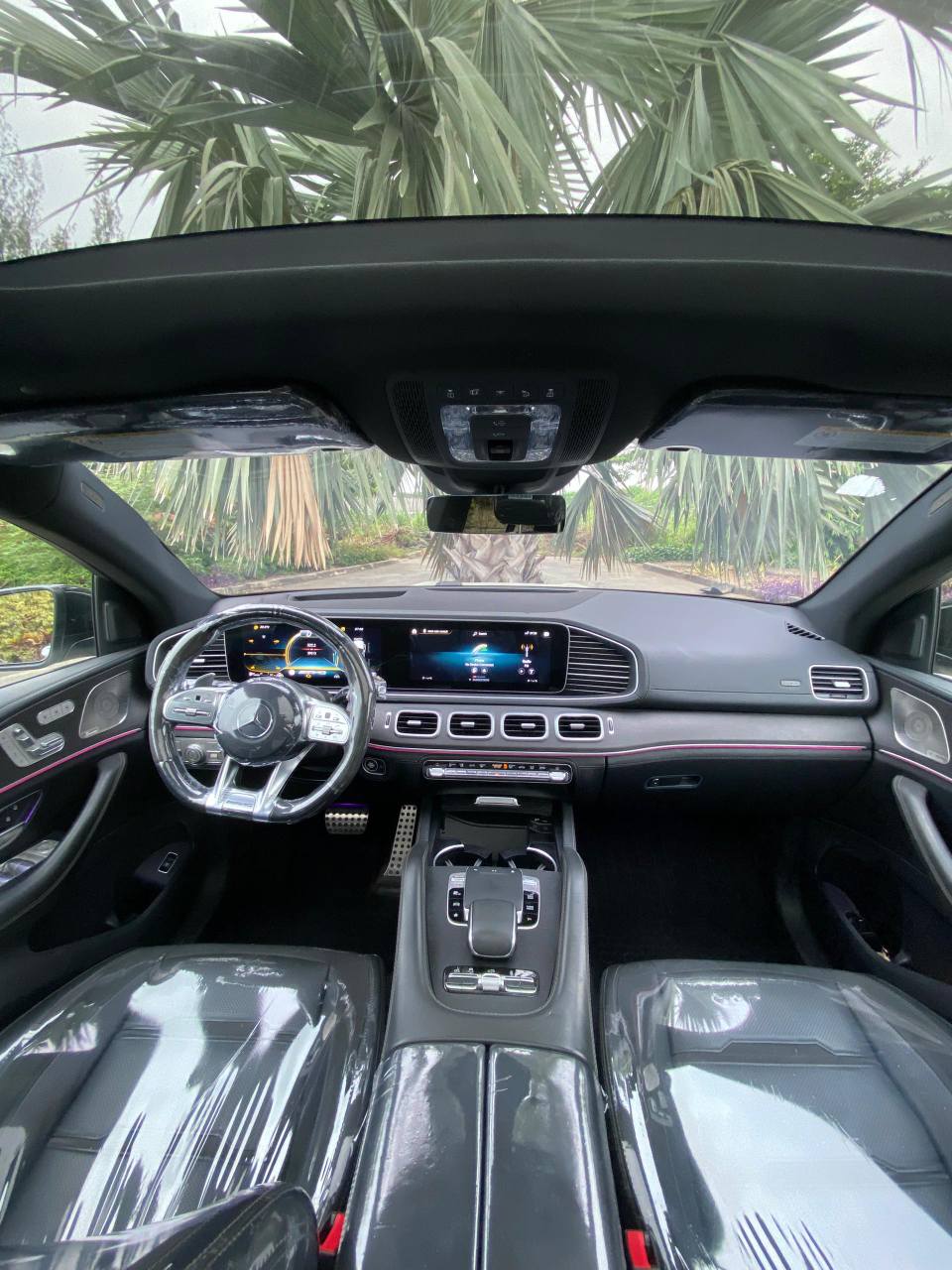 A picture of WHITE BENZ 2021