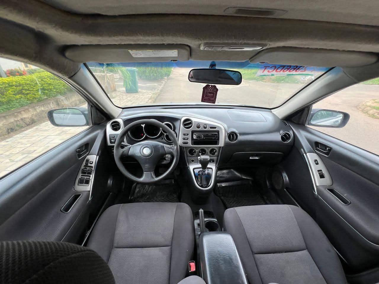 A picture of 2004 Pontiac vibes