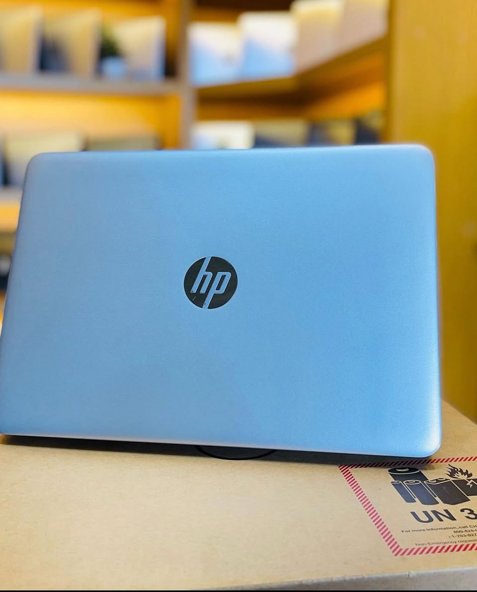 A picture of hp 820 g3 core i5