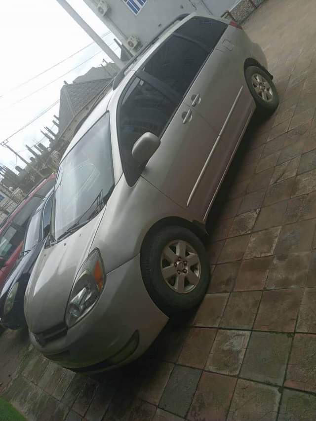 A picture of Toyota Sienna Everything is working Owerri imostate Nonny autos deal