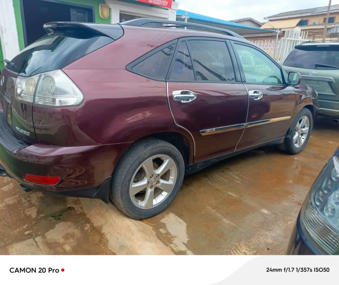 A picture of  Super Clean Lexus RX 330 4 FASTEST FINGER 