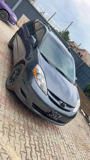 A picture of 2008 Toyota Sienna