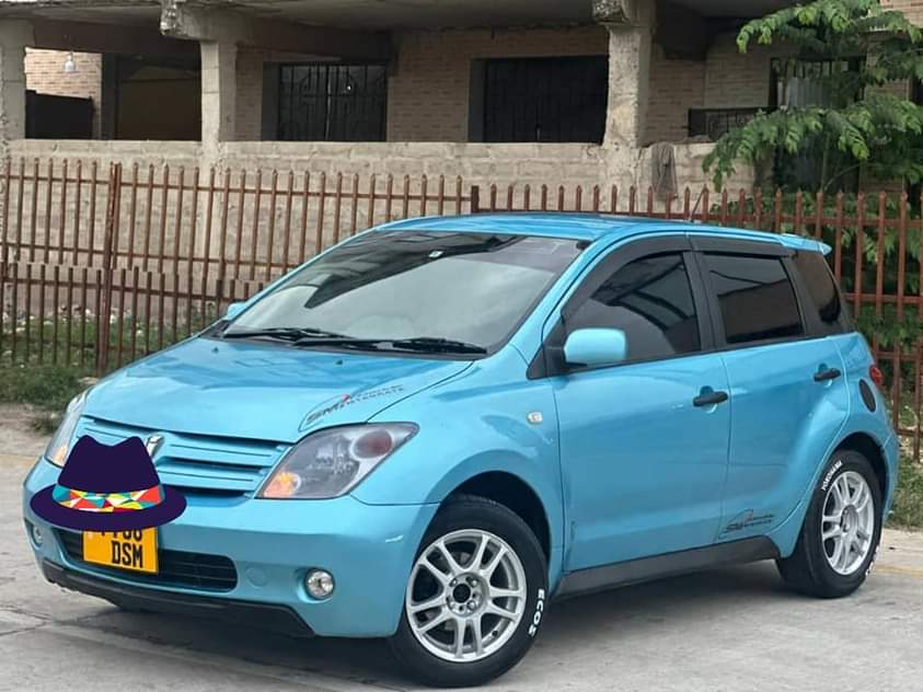 A picture of TOYOTA I S T