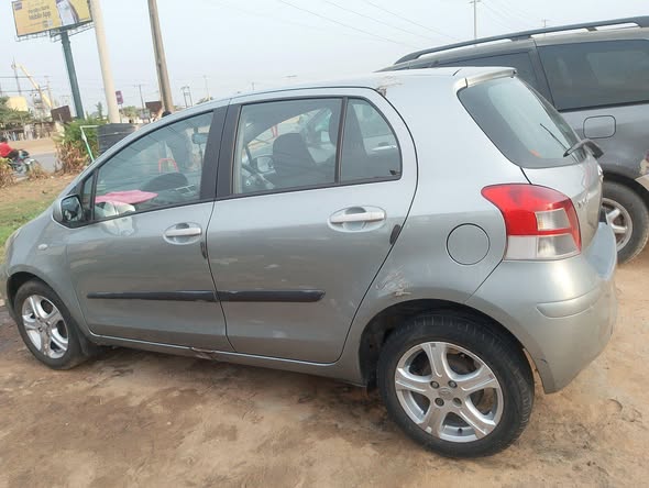 A picture of 2010 Toyota Yaris saloon car