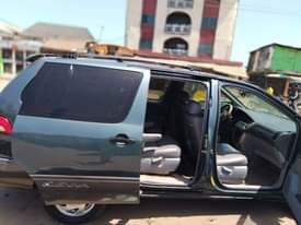A picture of 2002 Toyota Sienna