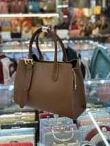 A picture of Ladies handbags