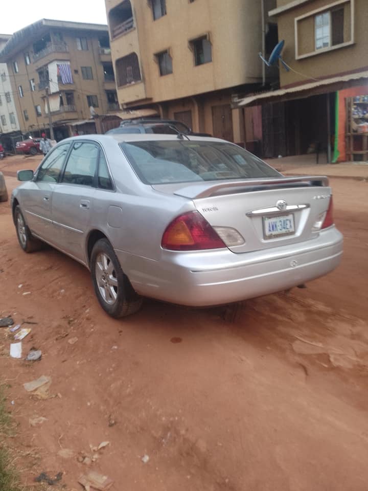 A picture of Toyota Avalon 04 All features perfect.