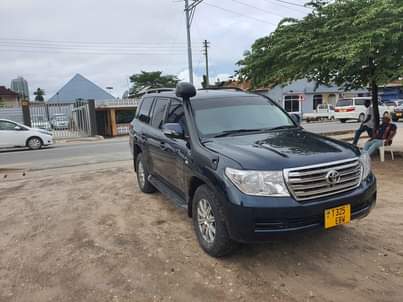 A picture of Land Cruiser V8 For Sals