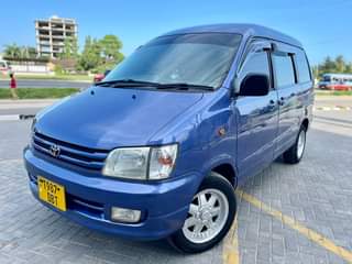 A picture of Toyota Noah gari kali saaana Bei ml 14 sr40 No