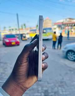 A picture of Iphone 13 plain