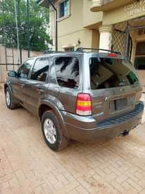 A picture of Ford Escape 06 08020698400
