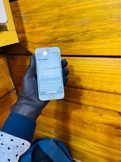 A picture of iphone 7 plain