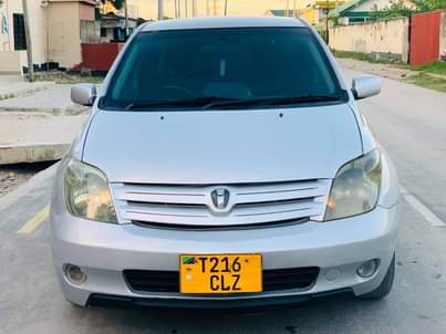 A picture of 2004 Toyota I s t