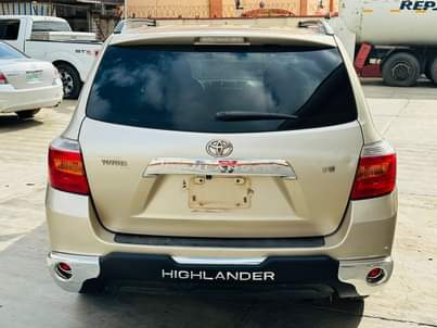 A picture of 2010 TOYOTA HIGHLANDER SPORT EDITION 2022 ENTRY FLASHED ON FIRST