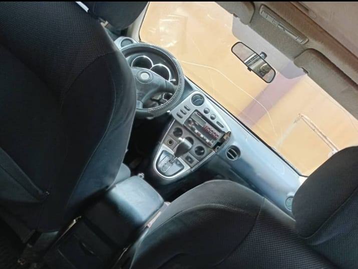 A picture of 04 Pontaic vibe Engine work perfect Gear work perfect AC
