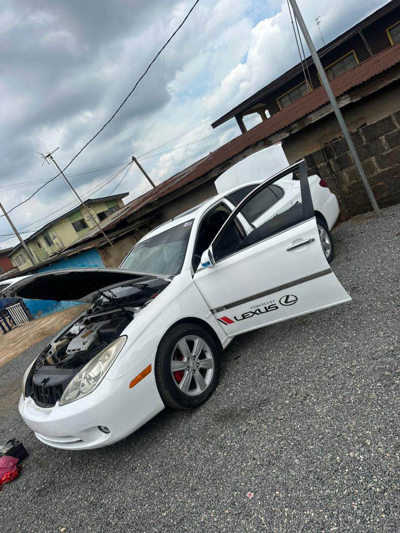A picture of LEXUS 2005 ES330