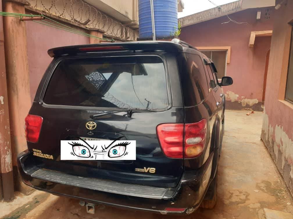 A picture of 2005 Toyota sequia