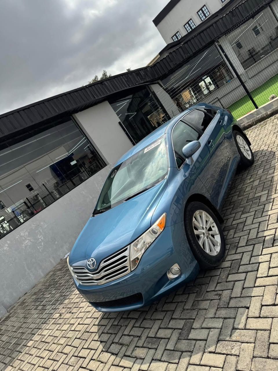 A picture of Distress sale Foreign used Venza 2010