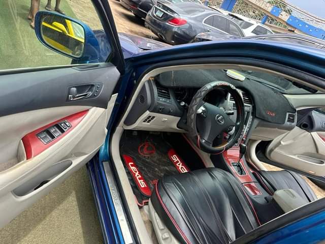 A picture of LEXUS ES 350