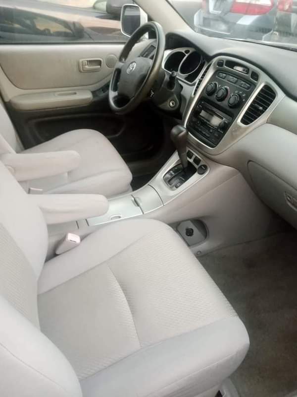 A picture of TAKAS MOTORS 07060931241 Pure and Raw Direct Belgium Toyota Highlander