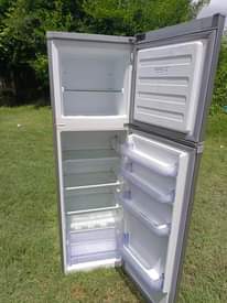 A picture of Boss fridge double door inagandsha Sana bei 460000