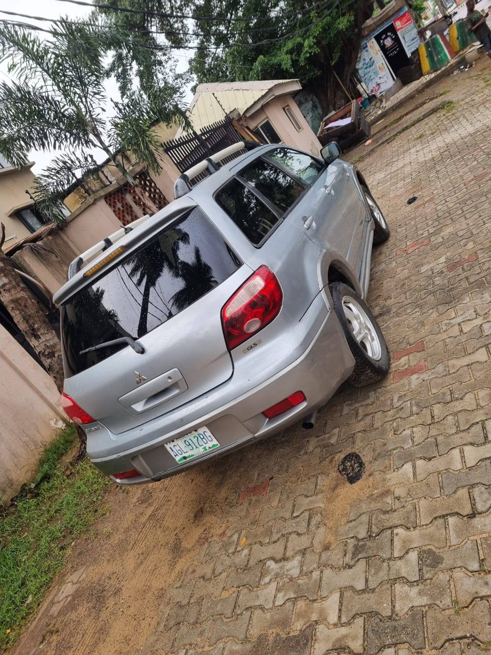 A picture of Mitsubishi 06